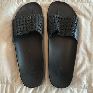 Women’s Olukai Kamola Slides 
Size 9